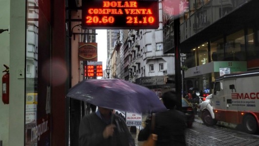 El dólar superó hoy la barrera de los 21 pesos