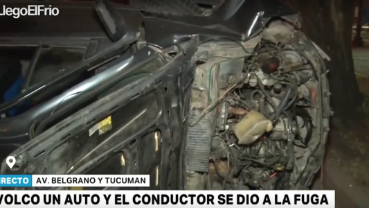 Volcó un auto y el conductor se dio a la fuga