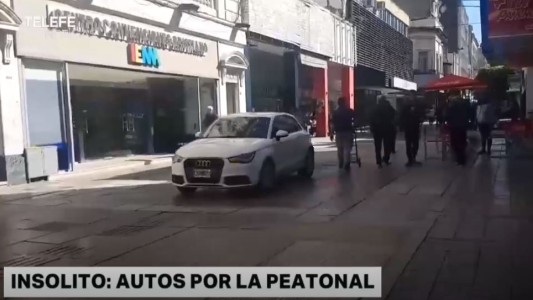 Piquetes y paro municipal: los autos invadieron la peatonal San Martín