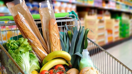 La canasta básica total aumentó 4,3% durante febrero y alcanzó $27.570