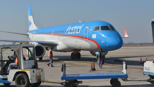 Aeronavegantes de Aerolíneas y Austral anunciaron un paro para el lunes