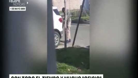 Un delincuente quedó registrado mientras robaba una rueda de auxilio