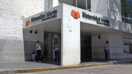 Encontraron a un bebé recién nacido al lado de un contenedor en la zona oeste