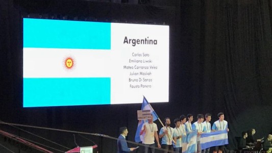 El equipo argentino hizo un gran trabajo en el Mundial de Matemáticas y trajo cinco medallas