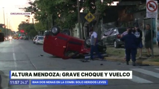 Accidente y vuelco en Circunvalación y Mendoza