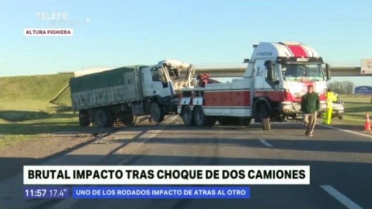 Autopista a Buenos Aires: dos camiones chocaron a la altura de Fighiera