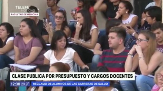 Los alumnos de enfermería realizaron una clase pública para pedir por mayor presupuesto