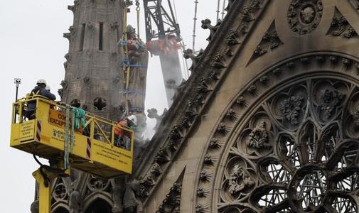 Los obreros que trabajaban en Notre Dame violaron la prohibición de fumar