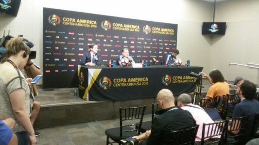 Martino reconoció que será decisión de Messi estar o no en el debut de la Copa ante Chile