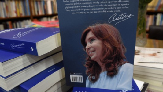 Cristina Kirchner presenta "Sinceramente" en la Feria del Libro