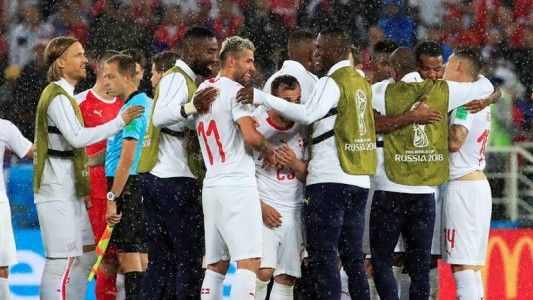 Suiza le dio vuelta el partido a Serbia y mantiene las chances de clasificar