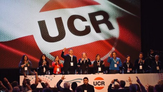 La UCR votó por la continuidad en Cambiemos y por ampliar la coalición