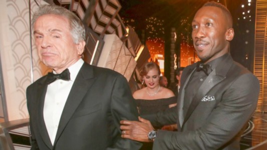 La empresa PwC pide perdón por el error de los Premios Oscar