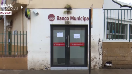 Delincuentes destrozan un cajero automático en barrio Rucci