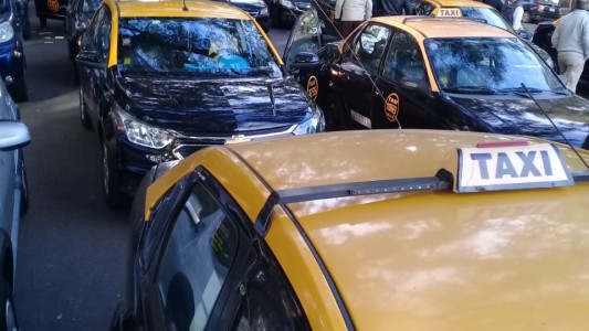 Taxistas rosarinos protestaron por la llegada de Cabify a la ciudad