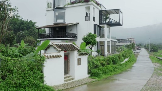 Siete amigas reformaron una casa para cumplir el sueño de vivir juntas en la vejez