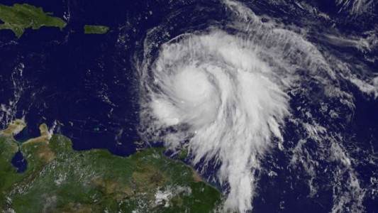 El huracán María arrasó Dominica y sigue su curso hacia Islas Vírgenes y Puerto Rico