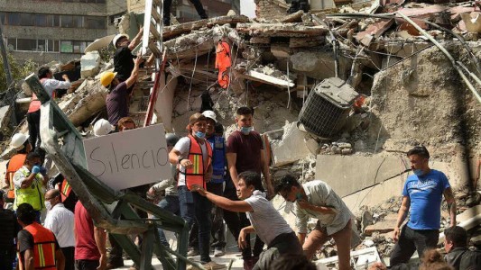Un fuerte terremoto en México deja al menos 80 víctimas fatales