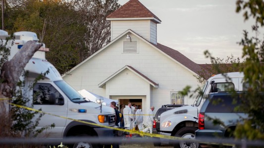 Masacre en Texas: un joven exmilitar asesinó a 26 personas en una iglesia