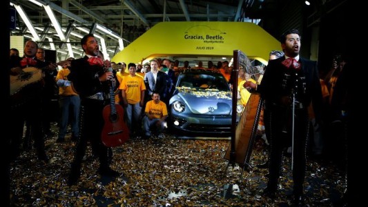 Adiós, "escarabajo": salió de la fábrica el último Beetle
