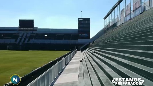 Sin fosas ni rejas: Banfield se anima a una cancha al estilo europeo