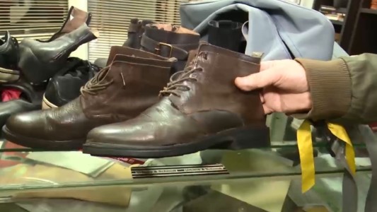 Cuando el bolsillo aprieta: aumentó el trabajo de los zapateros por arreglos y renovaciones