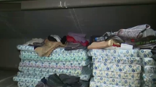 El refugio para personas en situación de calle fue trasladado al Estadio Municipal