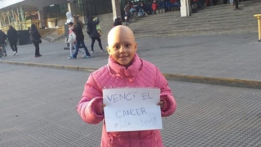 Delfina emociona a todos: tiene 8 años y se curó de cáncer tras más de 50 sesiones de quimioterapia