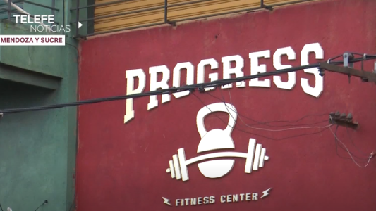 Un entrenador fue baleado en la cabeza desde un auto