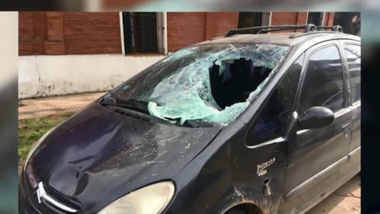 Un ciclista fue atropellado y encontraron el cuerpo dentro de un auto abandonado