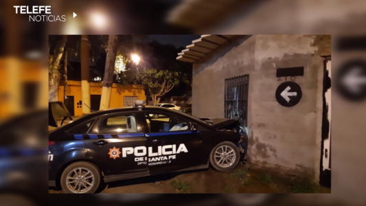 Un patrullero fuera de control impactó contra el frente de una casa