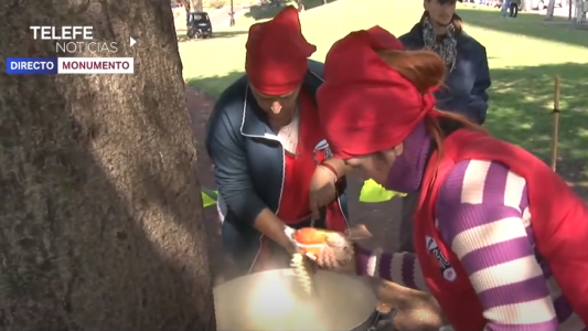 “Polentazo” en el Monumento para pedir por la Emergencia Alimentaria