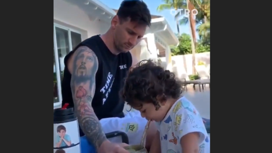 Ternura total: Messi le enseña a tomar mate a su hijo Ciro