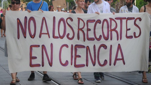 La ciencia salió a la calle: reclamo y clase pública de los investigadores en la peatonal