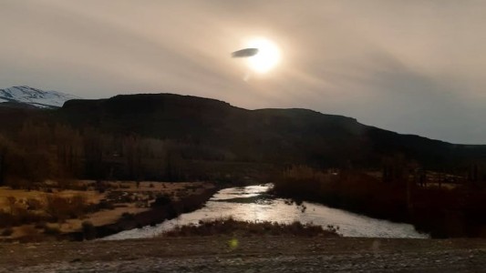 Un vecino de Neuquén iba a votar y se cruzó con un ovni
