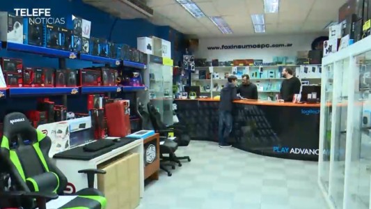 Productos e insumos de computación se venden a precio dólar