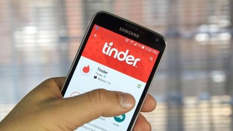 Fue engañada y se dedica a escrachar hombres casados en Tinder