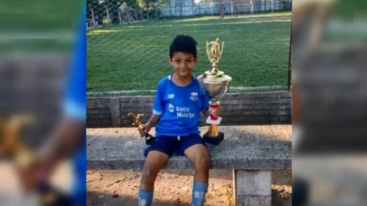Un nene de 8 años recibió un balazo en la cabeza cuando se preparaba para jugar al fútbol