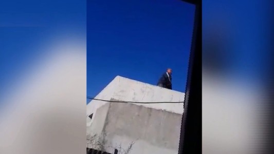 Un vecino dirimió a los tiros una pelea por la propiedad de un pasillo