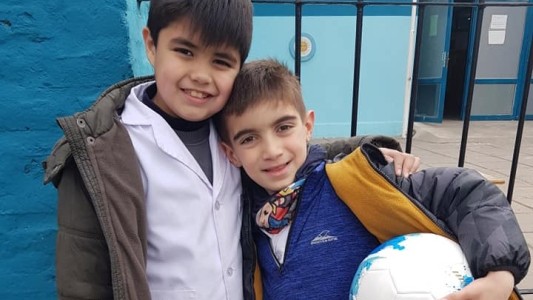 Hizo carteles para recuperar su pelota perdida, se hizo viral y recibió una sorpresa