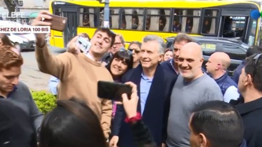 Macri fue a almorzar a Fisherton y recibió el apoyo de un grupo de vecinos