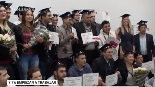 Las primeras gomeras del país son rosarinas y recibieron su título profesional