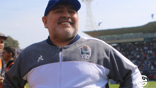 El debut de Maradona como DT de Gimnasia