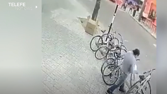 Corrientes y Cochabamba: un ladrón dejó su bici y se llevó otra