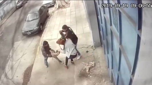 Brutal ataque a una nutricionista: así la golpearon para robarle la cartera cuando iba a trabajar