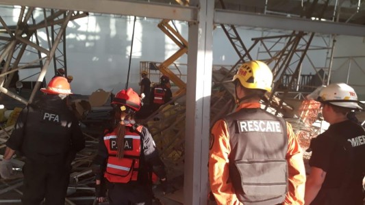 Derrumbe en el aeropuerto de Ezeiza: un muerto y al menos diez heridos