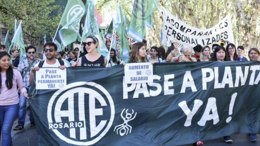 Protesta y vigilia de empleados estatales: "Los puestos de trabajo y el salario no son moneda de cambio"
