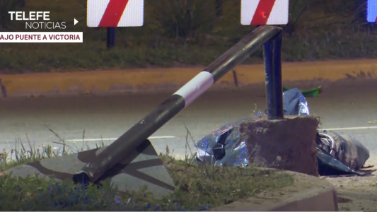 Dos jóvenes motociclistas murieron en la rotonda bajo del puente Rosario-Victoria