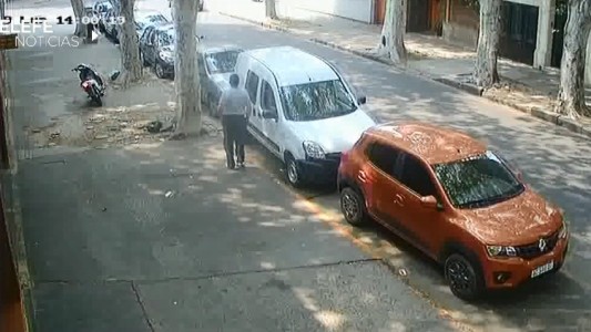 "Robarruedas" frente al taller: así actúan en pocos segundos y a plena luz del día