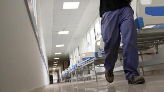 Condenaron a un enfermero por manosear a una paciente cuando estaba dormida